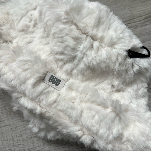 UGG Faux Fur White Furry Bucket Hat Nimbus S/M - Picture 5 of 10